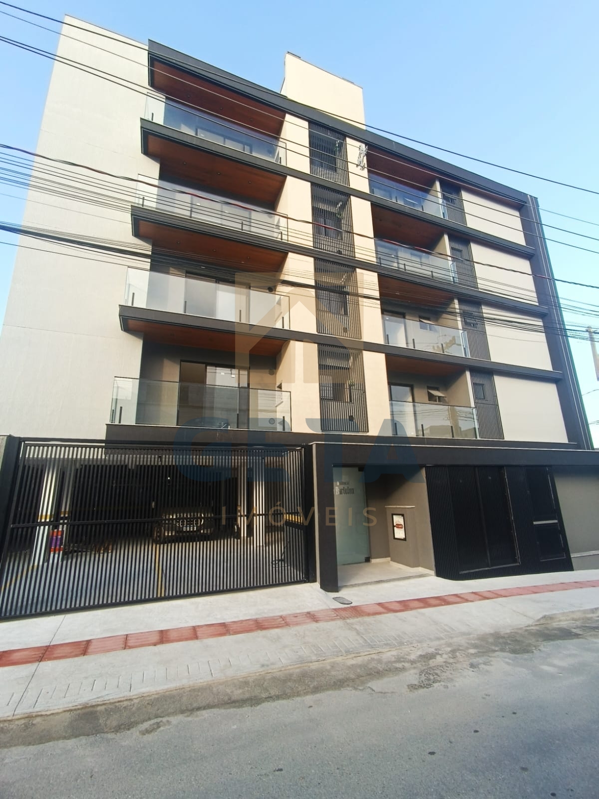 OPORTUNIDADE ÚNICA NO BAIRRO QUE MAIS VALORIZA EM CAMBORIÚ!
