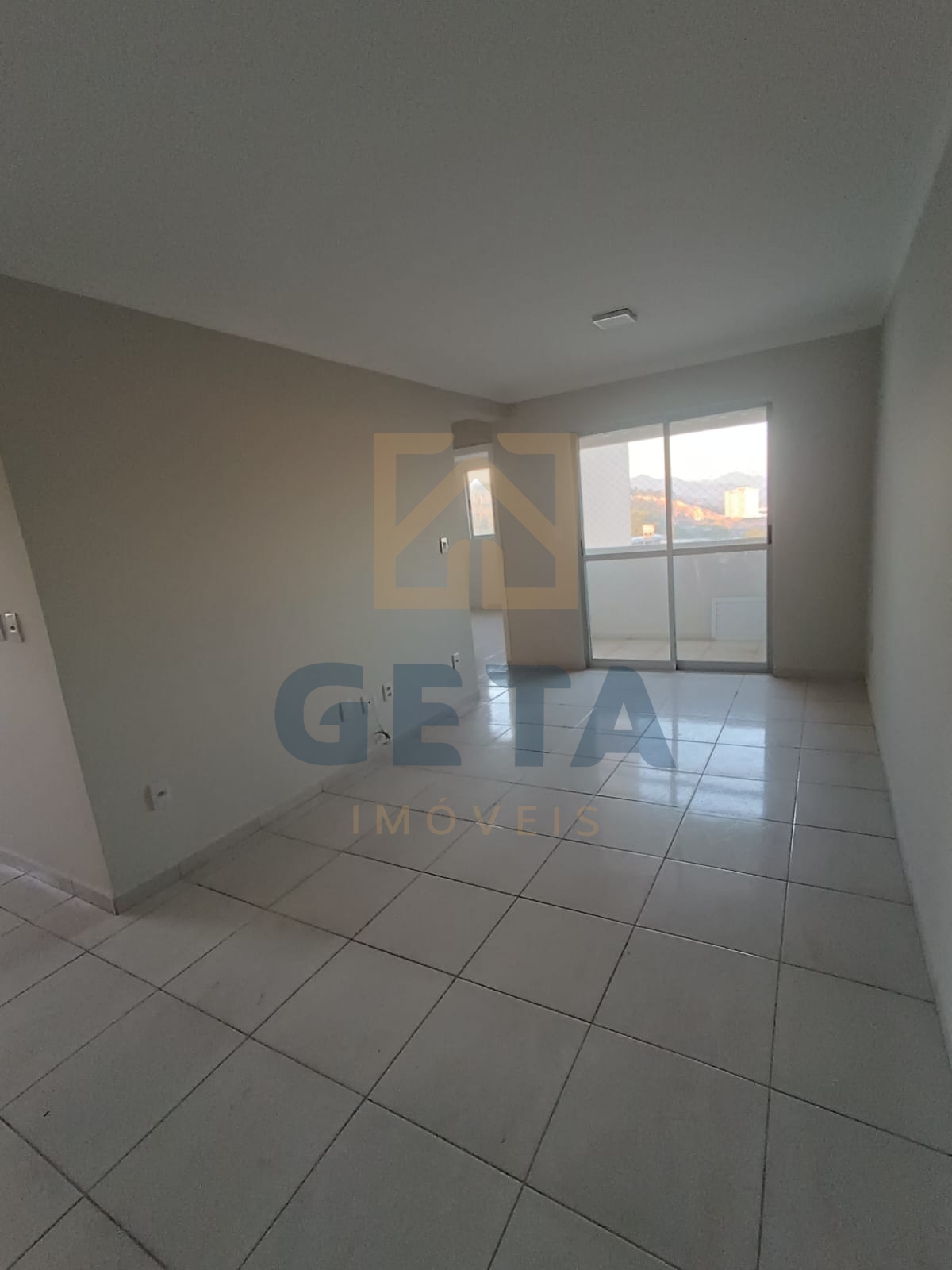 Apartamento 2 quartos para Locação Anual no bairro Lídia Duarte em Camboriú