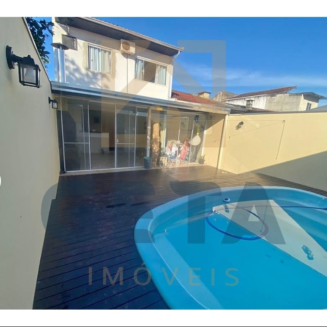 Lindo sobrado com piscina no bairro Areias, em Camboriú! ✨?