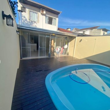 Lindo sobrado com piscina no bairro Areias, em Camboriú! ✨🏡 Lindo sobrado com piscina no bairro Areias, em Camboriú! ✨🏡