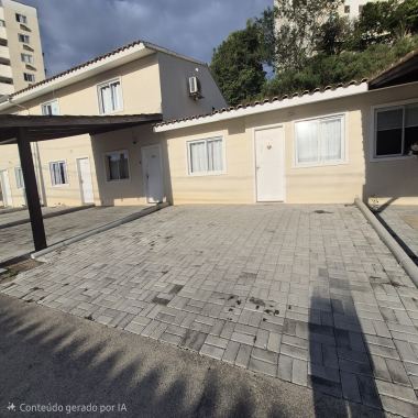 Casa de 2 quartos e 2 vagas de garagem em condomínio completo Casa de 2 quartos e 2 vagas de garagem em condomínio completo