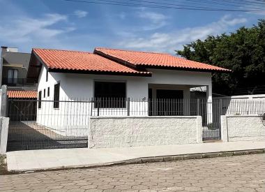 Casa 3 quartos para Venda no bairro Perequê em Porto Belo Casa 3 quartos para Venda no bairro Perequê em Porto Belo