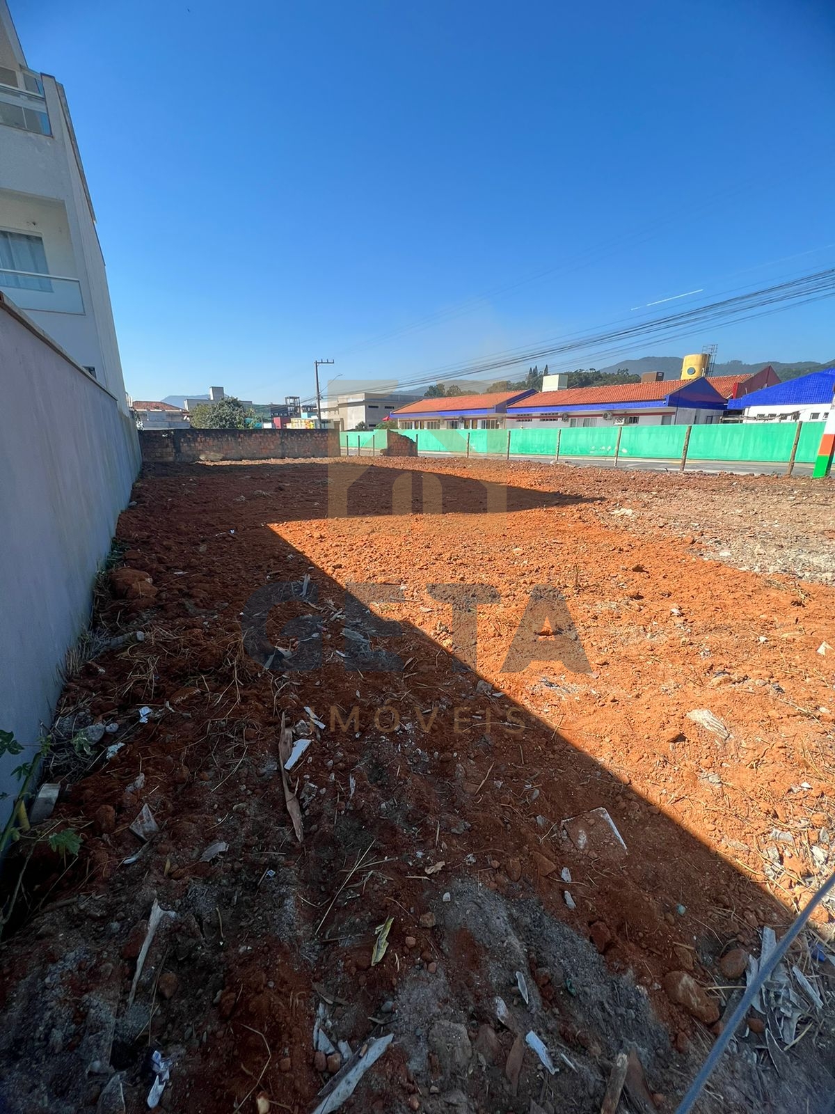Terreno de Esquina à Venda em Areias - Camboriú