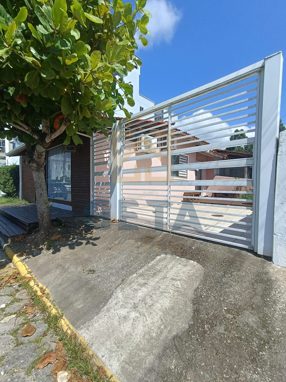 ? Ótima oportunidade! Casa à venda no Centro de Camboriú – Residencial Bernardes ?